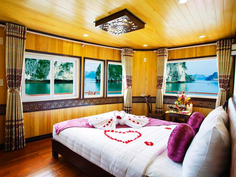 Cristina Diamond Cruise - Honeymoon Suite Cabin