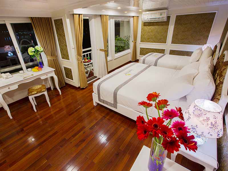 Signature Royal Cruise - Royal Family Suite Cabin