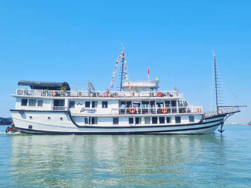 Bai Tu Long Bay Tour 3 Days 2 Nights on Renea Classic Cruise