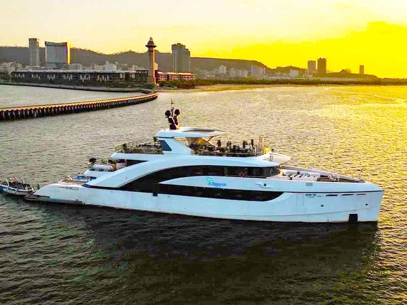 Bai Tu Long Bay Cruise 1 Day Tour on Saquila Yacht