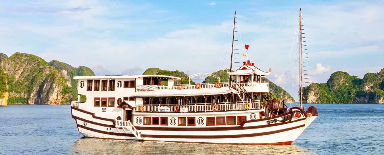 Bai Tu Long Bay Cruise 2 Days 1 Night on Renea Deluxe Cruise